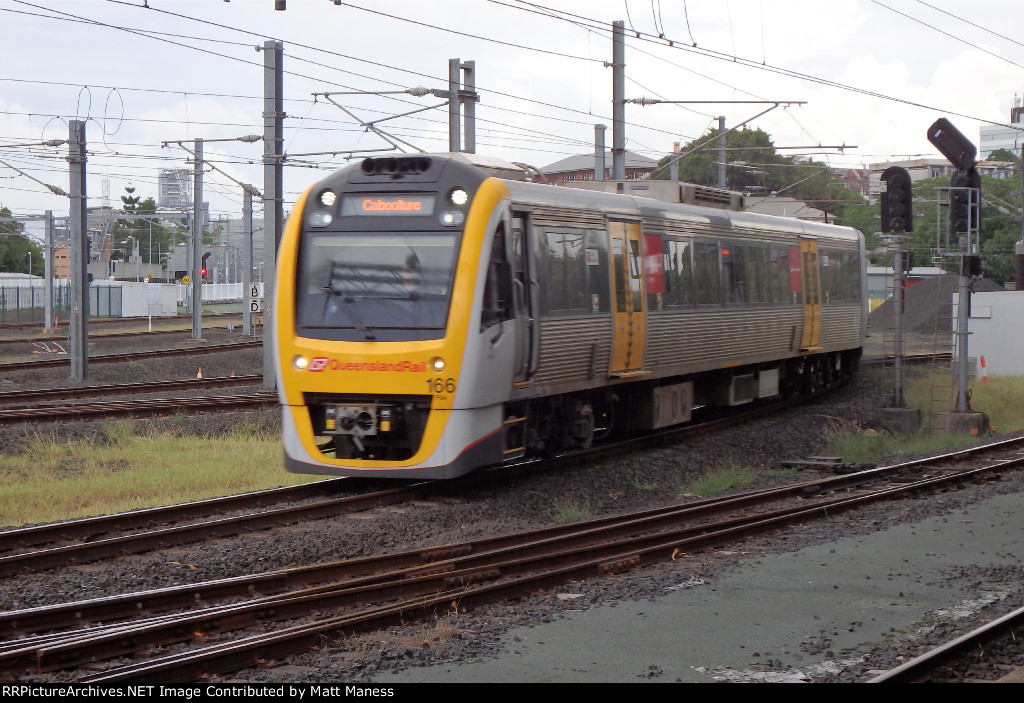 Pulling into Roma Street 